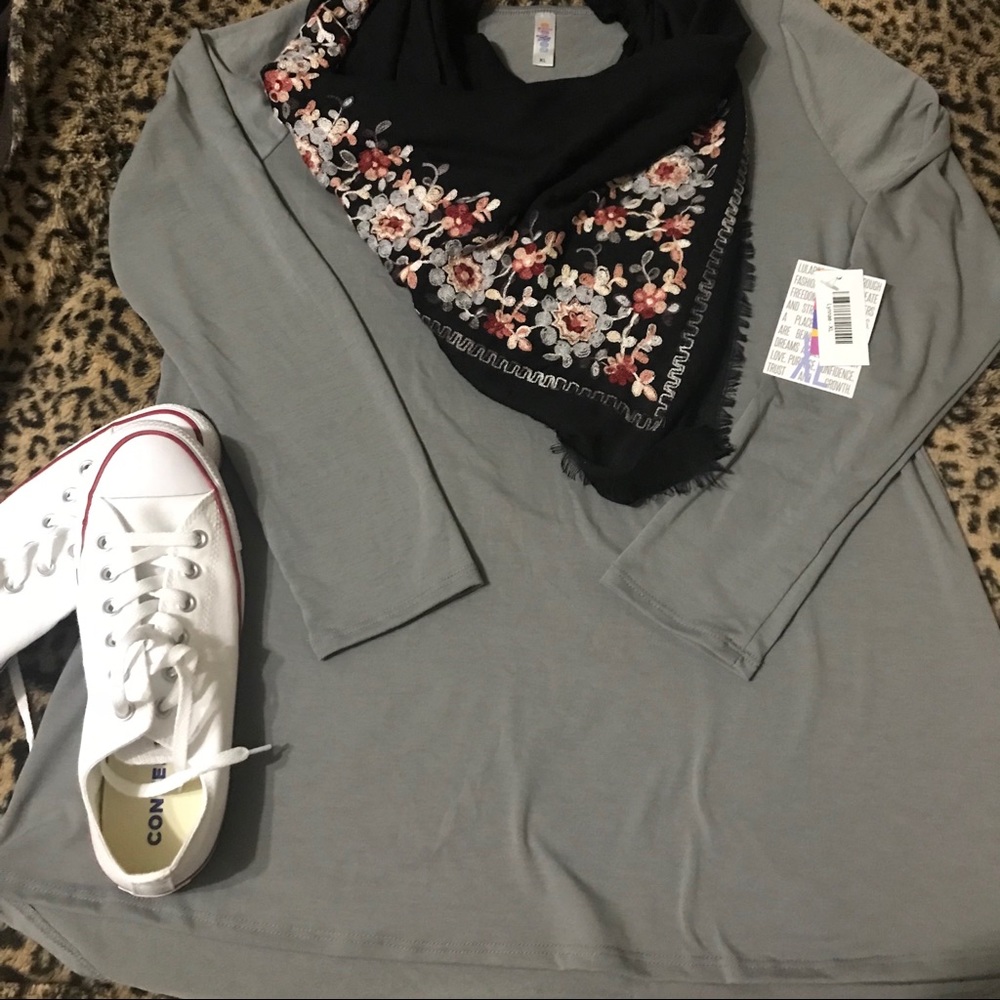 Lularoe solid Gray Lynnea Top